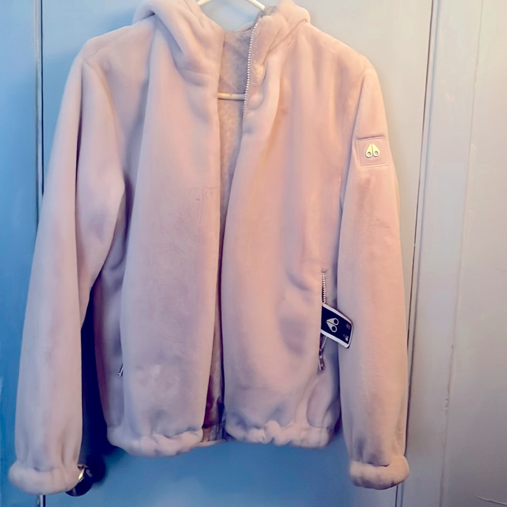 S-m 
Two side 
one waterproof beige other side fur clear pink